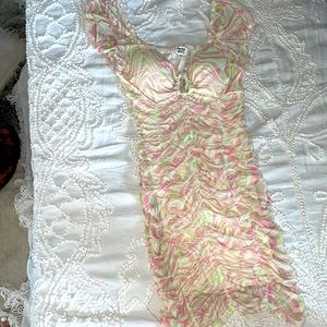 This is a fun colorful dress from manden and it’s in really good condition